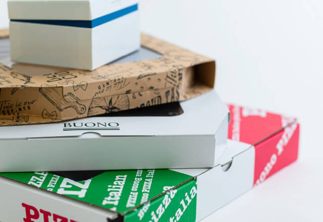 写真：ピザ用ケースなどの紙製品